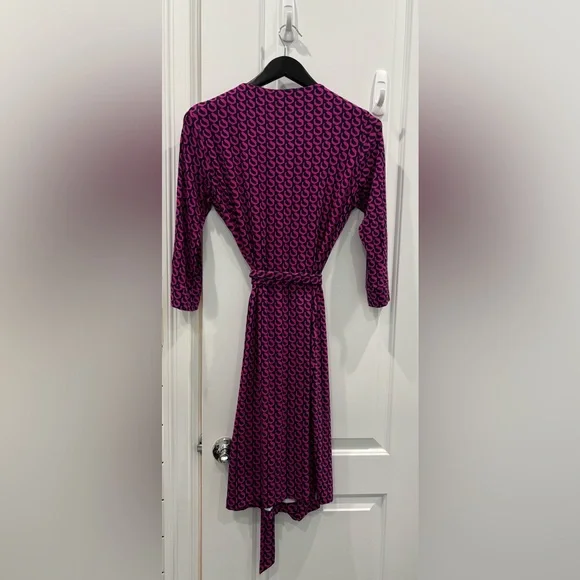 Diane Von Furstenberg Pink and Navy Leo Chain Dress - Picture 4 of 4